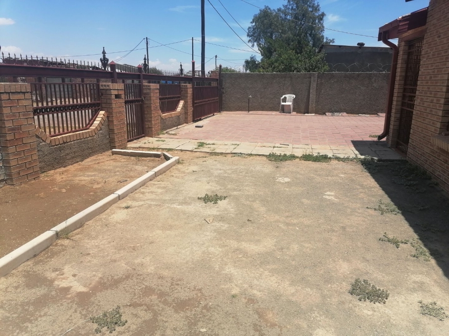 2 Bedroom Property for Sale in J B Mafora Free State